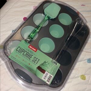 15-Piece Mint Green Cupcake Set